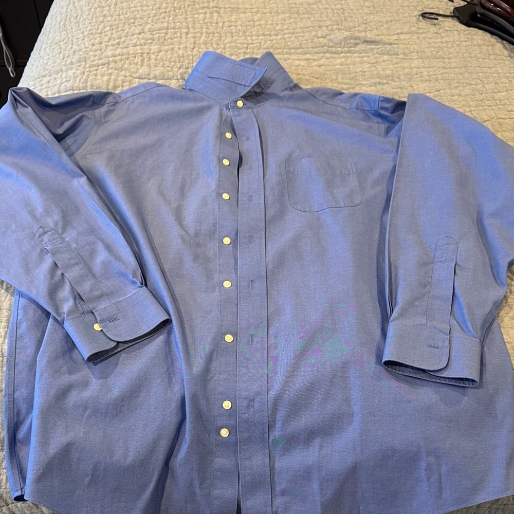 Brooks Brothers Men's Blue Button-Up Shirt